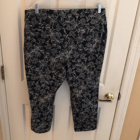 Jasmine & Julia Black &White Floral Pants Sz 14W - Picture 5 of 9